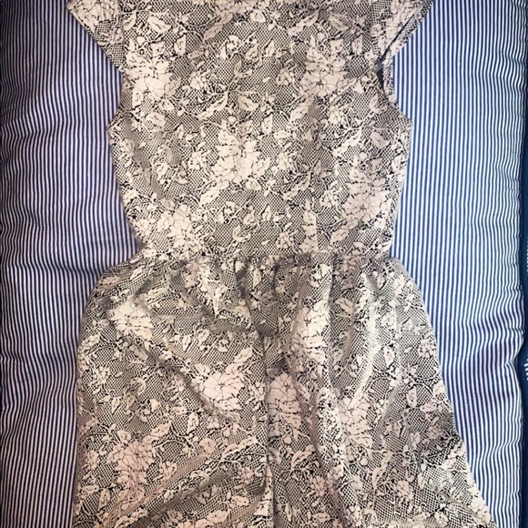 Altar’d state dress - Picture 3 of 3